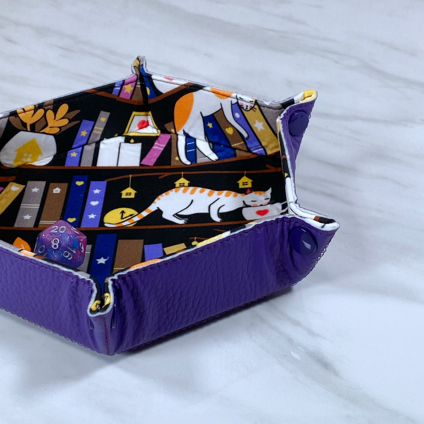 Cat Familiar Hex Snap Dice Tray